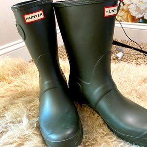 MATTE GREEN HUNTER BOOTS!!